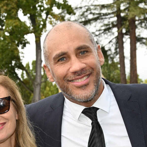 Valérie Trierweiler et son compagnon Romain Magellan - Qatar Prix de l'Arc de Triomphe à l'hippodrome Paris Longchamp le 2 octobre 2022