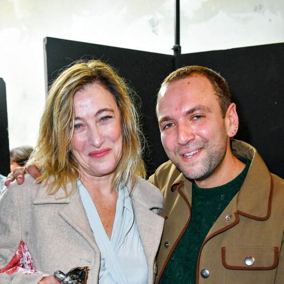 Exclusif - Valeria Bruni-Tedeschi et Bruno Sialelli, directeur artistique de la maison Lanvin - Bacstage du défilé Lanvin Collection Femme Prêt-à-porter Printemps/Eté 2023 lors de la Fashion Week de Paris (PFW), France, le 3 octobre 2022. © Veeren-Clovis/Bestimage