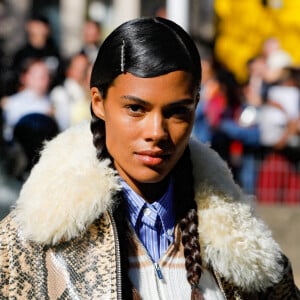 Tina Kunakey - Arrivées au défilé Miu Miu Collection Femme Prêt-à-porter Printemps/Eté 2023 lors de la Fashion Week de Paris (PFW), France, le 4 octobre 2022. © Veeren-Clovis/Bestimage 