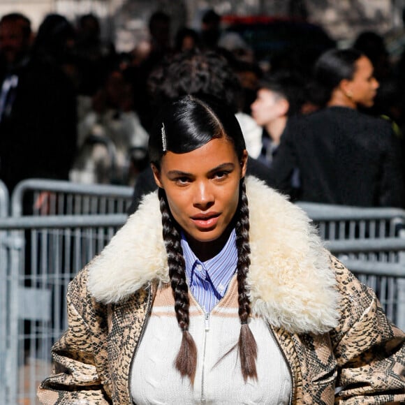 Tina Kunakey - Arrivées au défilé Miu Miu Collection Femme Prêt-à-porter Printemps/Eté 2023 lors de la Fashion Week de Paris (PFW), France, le 4 octobre 2022. © Veeren-Clovis/Bestimage 