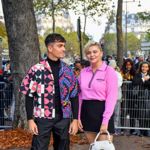 Louane Emera et son compagnon Florian Rossi arrivent au défilé de mode Miu Miu lors de la Fashion Week printemps/été 2022 à Paris, France, le 5 octobre 2021. © Veeren Ramsamy-Christophe Clovis/Bestimage.