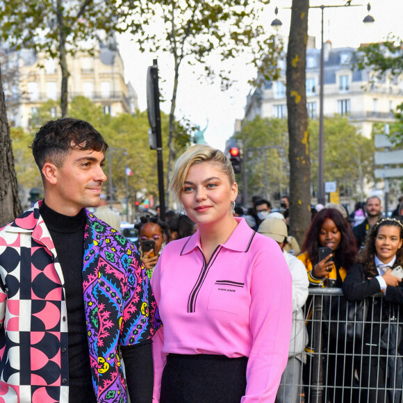 Louane Emera et son compagnon Florian Rossi arrivent au défilé de mode Miu Miu lors de la Fashion Week printemps/été 2022 à Paris, France, le 5 octobre 2021. © Veeren Ramsamy-Christophe Clovis/Bestimage.