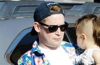 Macaulay Culkin papa : son fils Dakota, 1 an, a une coiffure très très improbable !