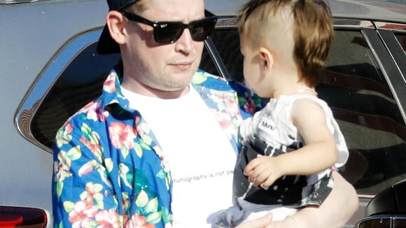 Macaulay Culkin papa : son fils Dakota, 1 an, a une coiffure très très improbable !