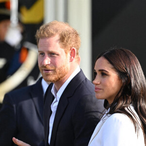 Le prince Harry, duc de Sussex, et Meghan Markle, duchesse de Sussex assistent à un engagement à la veille des Jeux Invictus 2020 aux Pays-Bas, à La Haye, le 15 avril 2022. 