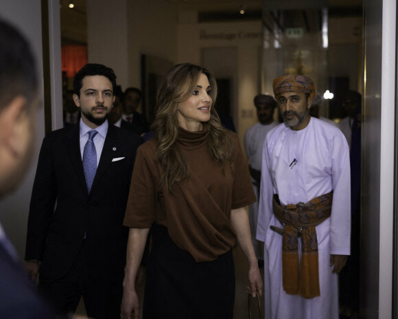 La reine Rania Al Abdullah de Jordanie à Mascate, à Oman, le 4 octobre 2022. Photo by Balkis Press/ABACAPRESS.COM