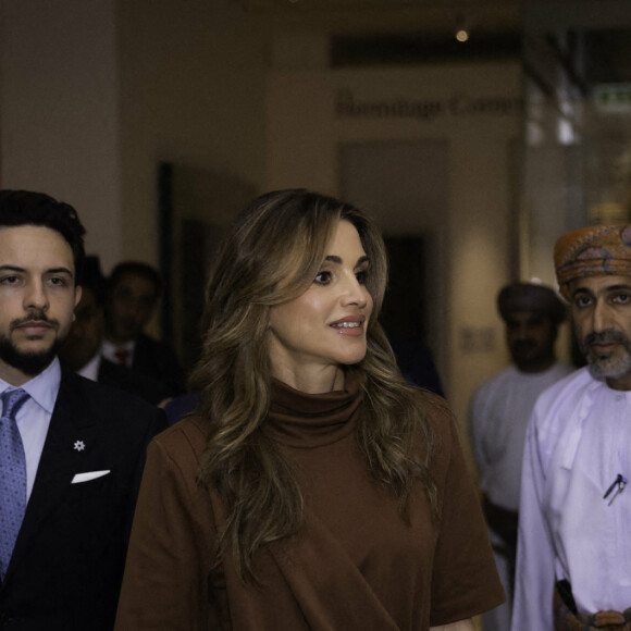 La reine Rania Al Abdullah de Jordanie à Mascate, à Oman, le 4 octobre 2022. Photo by Balkis Press/ABACAPRESS.COM