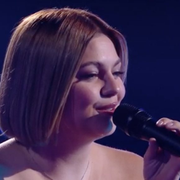 Louane change complètement de tête