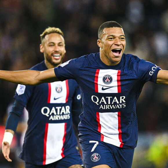 Kylian Mbappe (PSG) Neymar Jr (PSG) - Match de football en ligue 1 Uber Eats : PSG vs Nice (2-1) au Parc des Princes à Paris le 1er octobre 2022.