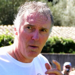 Info - Laurent Blanc devient le nouvel entraineur de l'Olympique Lyonnais - Exclusif - Laurent Blanc - Match de football caritatif du Variétés Club de France contre l'union départementale des pompiers de l'Ardèche au profit des pilotes de canadairs décédés en mission au Stade Georges Marquand à Aubenas en Ardèche le 18 avril 2022. Les deux équipes se sont quittées sur le score de 2 buts partout devant un public conquis et nombreux, environ 2500 spectateurs ont assisté à cette belle fête du football. 15.000 euros ont été récoltés. © Romain Doucelin/Bestimage