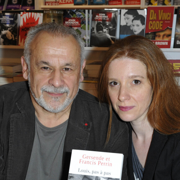 Francis Perrin avec sa femme Gersende - 33eme edition du Salon du livre a la porte de Versailles a Paris le 24 mars 2013. 