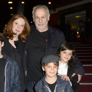 Francis Perrin, sa femme Gersende et leurs enfants, Louis, Baptiste et Clarisse - Chico & The Gypsies en concert à l'Olympia à Paris, le 15 avril 2014.