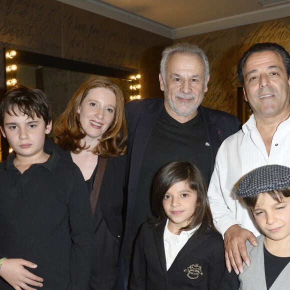Chico avec Francis Perrin, sa femme Gersende et leurs enfants, Louis, Baptiste et Clarisse - Chico & The Gypsies en concert à l'Olympia à Paris, le 15 avril 2014.