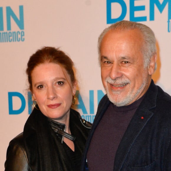 Francis Perrin et sa femme Gersende - Avant première du film "Demain tout commence" au Grand Rex à Paris le 28 novembre 2016. © Coadic Guirec/Bestimage