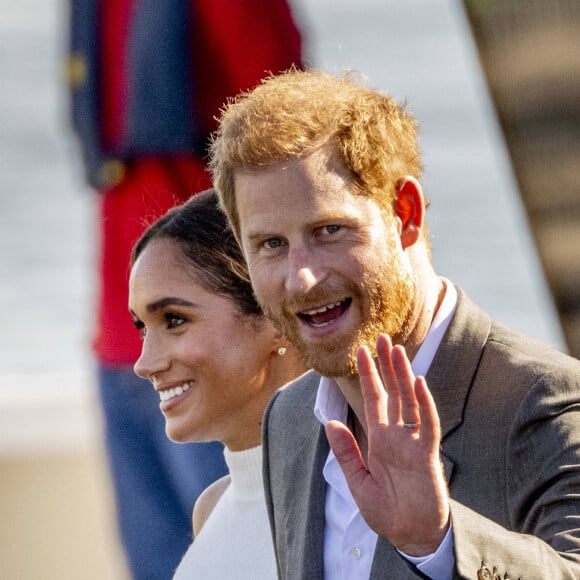 Le prince Harry, duc de Sussex et Meghan Markle, duchesse de Sussex lors d'un excursion en bateau sur le Rhin jusqu'à la Merkur Spiel-Arena dans le cadre de la visite du couple ducal de Sussex pour l'événement 'Invictus Games Düsseldorf - 2023 One Year to Go' à Düsseldorf, Allemagne, le 6 septembre 2022. 