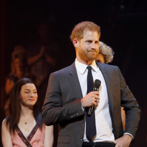 Le prince Harry, duc de Sussex, lors d'un gala de soutien pour la fondation des Invictus Games au théâtre Dominion à Londres le 6 décembre 2018. 