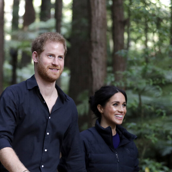 Le prince Harry, duc de Sussex et Meghan Markle, duchesse de Sussex (enceinte) visitent le site Redwoods Tree Walk à Rotorua, Nouvelle Zélande le 31 octobre 2018. 