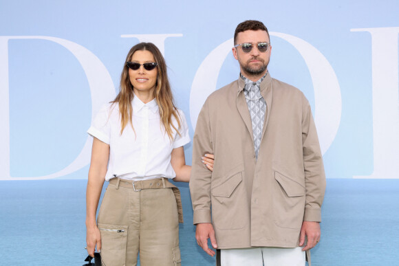 Jessica Biel et son mari Justin Timberlake au photocall du défilé de mode Homme printemps-été 2023 Dior à l'école du Val de Grâce à Paris, France, le 24 juin 2022. © Bertrand Rindoff/Bestimage 