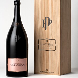 Lot 5 -  Un mathusalem de Champagne Fleur de Miraval, signé par Brad Pitt Généreusement offert par le Château Miraval, Brad Pitt et la famille Perrin - Mise à prix : 3 000 €.