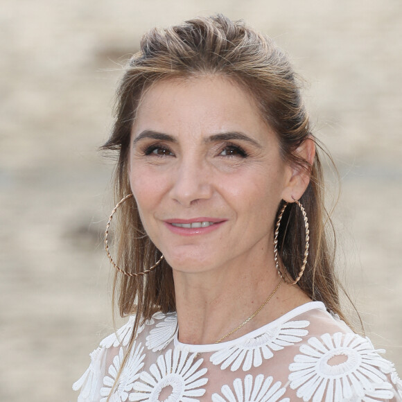 Clotilde Courau - Photocall de "La cour" lors de la 24ème édition du Festival de la Fiction TV de La Rochelle. Le 14 septembre 2022 © Patrick Bernard / Bestimage.