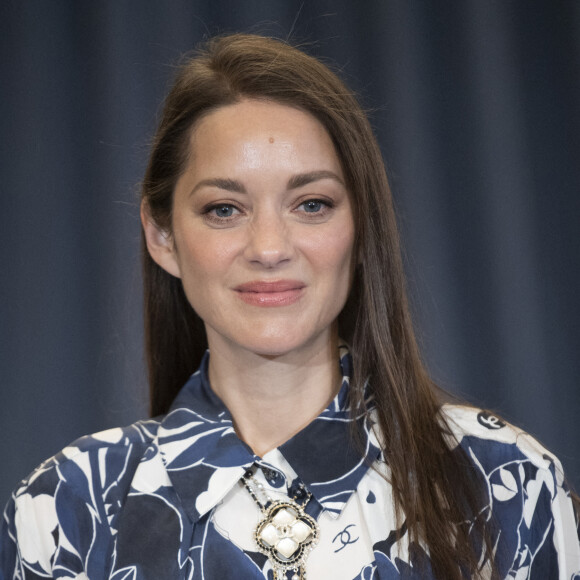 Marion Cotillard lors de la présentation de la pièce "Jeanne d'Arc au bûcher" au théâtre Royal à Madrid