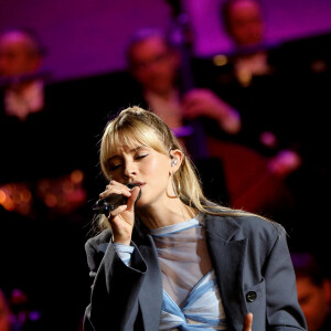 La chanteuse Angele - Enregistrement de l'émission "Le grand échiquier" à Paris, présentée par C.Chazal, et diffusée le 20 décembre sur France 3. Le 25 Novembre 2021 © Dominique Jacovides / Bestimage