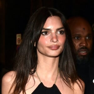 Exclusif - Emily Ratajkowski - Arrivées au défilé de mode Messika haute joaillerie 2022 collection " Beyond The Light " lors de la fashion week prêt-à-porter femme printemps-été 2023.