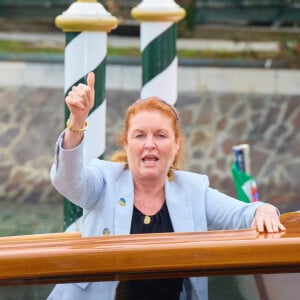 Sarah Ferguson arrive au ponton de l'hôtel Excelsior (Lido) lors de la 79ème édition du festival international du film de Venise, la Mostra le 8 septembre 2022.