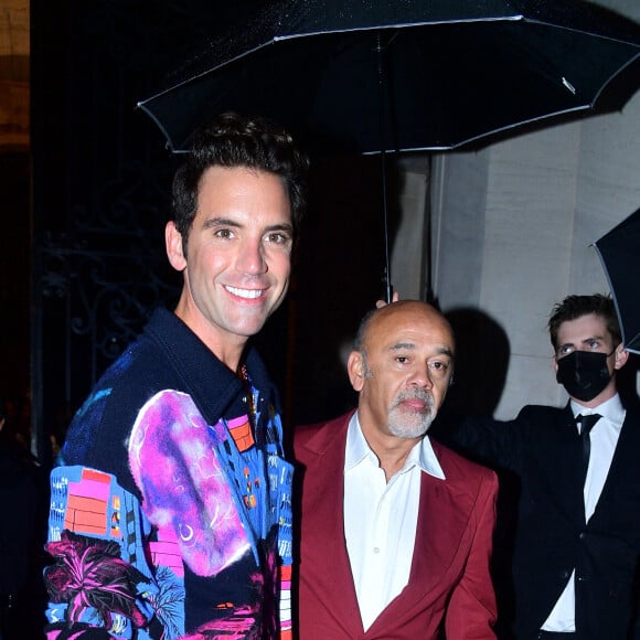 Christian Louboutin et le chanteur Mika arrivent à la soirée "Vogue Paris fête ses 100 ans" au Palais Galliera lors de la Fashion Week printemps/été 2022 de Paris, France, le 1er octobre 2021. © Tiziano Da Silva-Pierre Perusseau/Bestimage