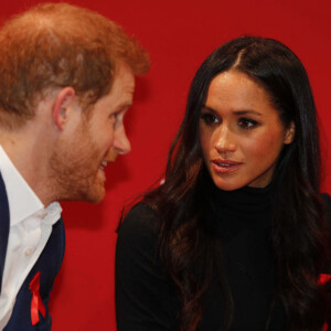 Le prince Harry et sa fiancée Meghan Markle arrivent au "Nottingham Contemporary" pour la journée mondiale de la lutte contre le Sida à Nottingham à l'occasion de leur première visite officielle depuis leurs Fiançailles à Nottingham