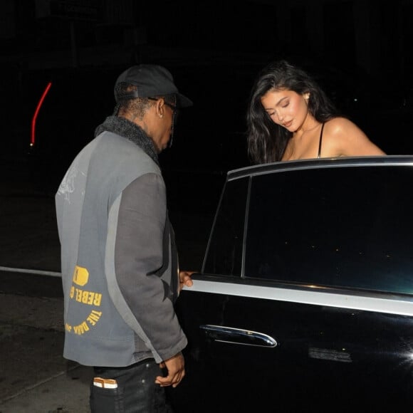 Kylie Jenner et son compagnon Travis Scott ont dîné au restaurant Craig's à West Hollywood le 13 octobre 2022. 