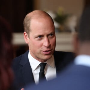 Le prince William, prince de Galles, rencontre des bénévoles et du personnel opérationnel au Windsor Guildhall à Windsor, Royaume Uni, le 22 septembre 2022, afin de les remercier de leur implication dlors des funérailles de la La reine Elisabeth II au château de Windsor. 