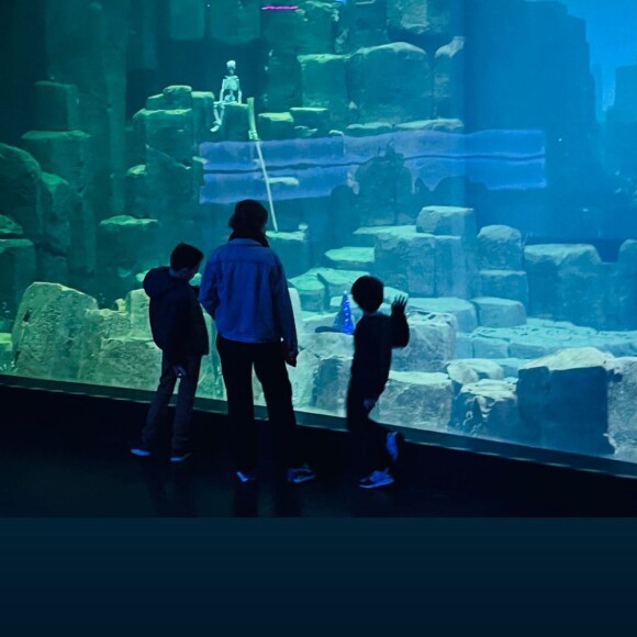 Léa Salamé de sortie avec ses enfants à l'Aquarium de Paris