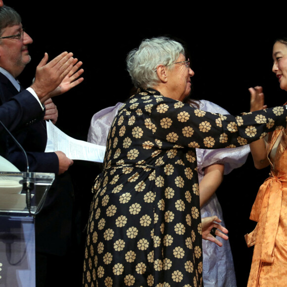 Le Prix International d'Art Contemporain, prix à l'honneur cette année : Christine Sun KIM pour son oeuvre The Star-Spangled Banner (2020) - Cérémonie de proclamation de l'édition 2022 des Prix de la Fondation Prince Pierre à l'opéra Garnier à Monaco, le 11 octobre 2022. Le palmarès 2022 est : le Tremplin Musical 2022 pour Kyiv Symphony Orchestra, le Coup de Coeur des Jeunes Mélomanes 2022 va à York Holler pour son oeuvre Viola Concerto (2016-2017), le Prix Littéraire 2022 est décerné à Vénus Khoury Ghata, la Bourse de la Découverte 2022 va à Thomas Louis, pour son roman Les chiens de faïence (éditions de la Martinière), le Coup de Coeur des Lycéens 2022 à Marie Vingtras, pour son roman Blizzard (éditions de l'Olivier), le Prix International d'Art Contemporain pour Christine Sun Kim, pour son oeuvre The Star Spangled Banner (2020), la Bourse de Recherche pour l'Art Contemporain va à DARR - Decolonizing Architecture Art Research (Sandi Hilal et Alessandro Petti), et le Prix de la Principauté, en partenariat avec les Rencontres Philosophiques de Monaco et la Fondation Prince Pierre va à Philippe Descola, pour l'ensemble de son oeuvre. © Jean-François Ottonello/Nice-Matin/Bestimage