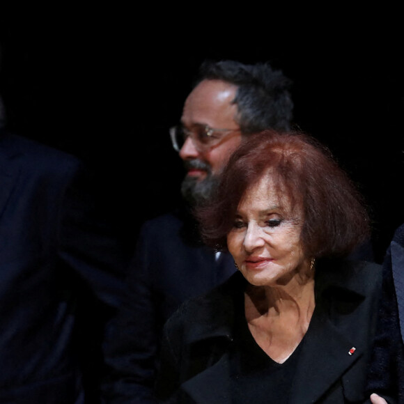 Le Prix Littéraire : Vénus Khoury-Ghata, pour l'ensemble de son oeuvre remis par la princesse Caroline de Hanovre - Cérémonie de proclamation de l'édition 2022 des Prix de la Fondation Prince Pierre à l'opéra Garnier à Monaco, le 11 octobre 2022. Le palmarès 2022 est : le Tremplin Musical 2022 pour Kyiv Symphony Orchestra, le Coup de Coeur des Jeunes Mélomanes 2022 va à York Holler pour son oeuvre Viola Concerto (2016-2017), le Prix Littéraire 2022 est décerné à Vénus Khoury Ghata, la Bourse de la Découverte 2022 va à Thomas Louis, pour son roman Les chiens de faïence (éditions de la Martinière), le Coup de Coeur des Lycéens 2022 à Marie Vingtras, pour son roman Blizzard (éditions de l'Olivier), le Prix International d'Art Contemporain pour Christine Sun Kim, pour son oeuvre The Star Spangled Banner (2020), la Bourse de Recherche pour l'Art Contemporain va à DARR - Decolonizing Architecture Art Research (Sandi Hilal et Alessandro Petti), et le Prix de la Principauté, en partenariat avec les Rencontres Philosophiques de Monaco et la Fondation Prince Pierre va à Philippe Descola, pour l'ensemble de son oeuvre. © Jean-François Ottonello/Nice-Matin/Bestimage