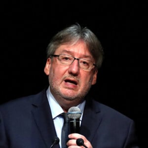 Maître de cérémonie, Arnaud Merlin, journaliste pour France Musique - Cérémonie de proclamation de l'édition 2022 des Prix de la Fondation Prince Pierre à l'opéra Garnier à Monaco, le 11 octobre 2022. Le palmarès 2022 est : le Tremplin Musical 2022 pour Kyiv Symphony Orchestra, le Coup de Coeur des Jeunes Mélomanes 2022 va à York Holler pour son oeuvre Viola Concerto (2016-2017), le Prix Littéraire 2022 est décerné à Vénus Khoury Ghata, la Bourse de la Découverte 2022 va à Thomas Louis, pour son roman Les chiens de faïence (éditions de la Martinière), le Coup de Coeur des Lycéens 2022 à Marie Vingtras, pour son roman Blizzard (éditions de l'Olivier), le Prix International d'Art Contemporain pour Christine Sun Kim, pour son oeuvre The Star Spangled Banner (2020), la Bourse de Recherche pour l'Art Contemporain va à DARR - Decolonizing Architecture Art Research (Sandi Hilal et Alessandro Petti), et le Prix de la Principauté, en partenariat avec les Rencontres Philosophiques de Monaco et la Fondation Prince Pierre va à Philippe Descola, pour l'ensemble de son oeuvre. © Jean-François Ottonello/Nice-Matin/Bestimage