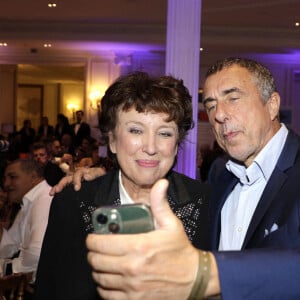 Roselyne Bachelot et Larbi "Bibi" Naceri - L'association Citéstars fête son 24e anniversaire lors du dîner de gala de la 3e cérémonie des étoiles d'or dans les salons de l'hôtel Intercontinental à Paris. Le 16 octobre 2022. © Cédric Perrin/Bestimage