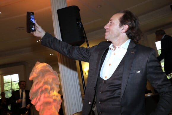 Philippe Candeloro - L'association Citéstars fête son 24e anniversaire lors du dîner de gala de la 3e cérémonie des étoiles d'or dans les salons de l'hôtel Intercontinental à Paris. Le 16 octobre 2022. © Cédric Perrin/Bestimage