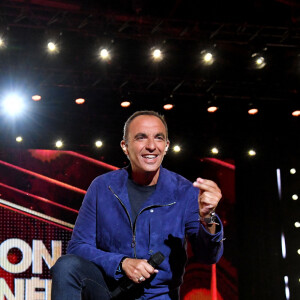 Nikos Aliagas - Enregistrement de l'émission "La Chanson de l'Année 2022" à Toulon, diffusée le 4 juin sur TF1. © Bruno Bebert-Jean-René Santini / Bestimage.