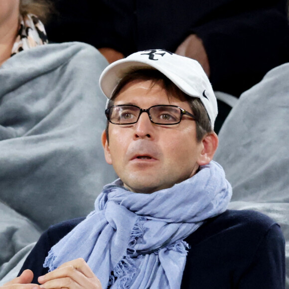 Thomas Sotto - Célébrités dans les tribunes des internationaux de France de Roland Garros à Paris le 31 mai 2022. © Cyril Moreau - Dominique Jacovides/Bestimage.