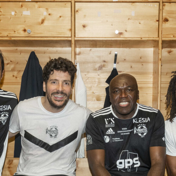 Exclusif - Robert Pires, Redouane Bougheraba, Wilfrid Mbappé et Christian Karembeu - Backstage du match de football caritatif du Variétés Club de France contre les légendes des Avirons Bayonnais au profit des associations "Pièces Jaunes" et "Centre Hospitalier de la Côte Basque - Service Pédiatrie" à Bayonne le 19 octobre 2022. 12.000 € ont été récoltés après la victoire du Variétés 2-1 contre les légendes des Avirons Bayonnais. © Pierre Perusseau/Bestimage