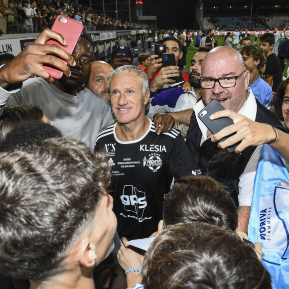 Didier Deschamps - Backstage du match de football caritatif du Variétés Club de France contre les légendes des Avirons Bayonnais au profit des associations "Pièces Jaunes" et "Centre Hospitalier de la Côte Basque - Service Pédiatrie" à Bayonne le 19 octobre 2022. 12.000 € ont été récoltés après la victoire du Variétés 2-1 contre les légendes des Avirons Bayonnais. © Pierre Perusseau/Bestimage