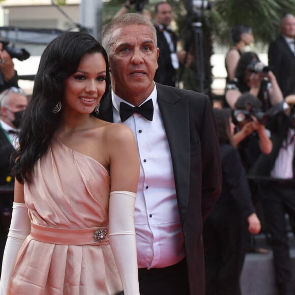Samy Naceri et sa compagne Athéna - Montée des marches pour la cérémonie de clôture du 75ème Festival International du Film de Cannes. Le 28 mai 2022 © Giancarlo Gorassini / Bestimage 