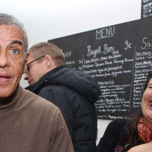 Samy Naceri et Esther Marion-Meyniel - Julian Naceri (fils de l'acteur S. Naceri) inaugure son restaurant "Bagel N Fries" à Paris, France, le 28 novembre 2017. © Denis Guignebourg/Bestimage 