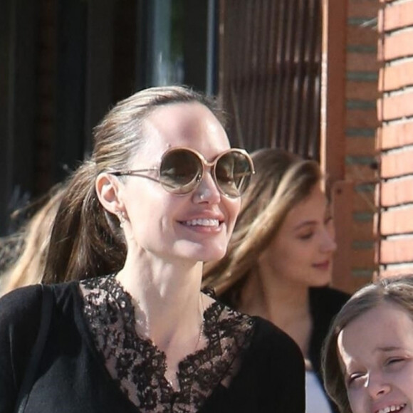 Angelina Jolie et sa fille Vivienne Marcheline Jolie-Pitt sont allées faire du shopping dans le quartier de Los Feliz, le 17 février 2019 