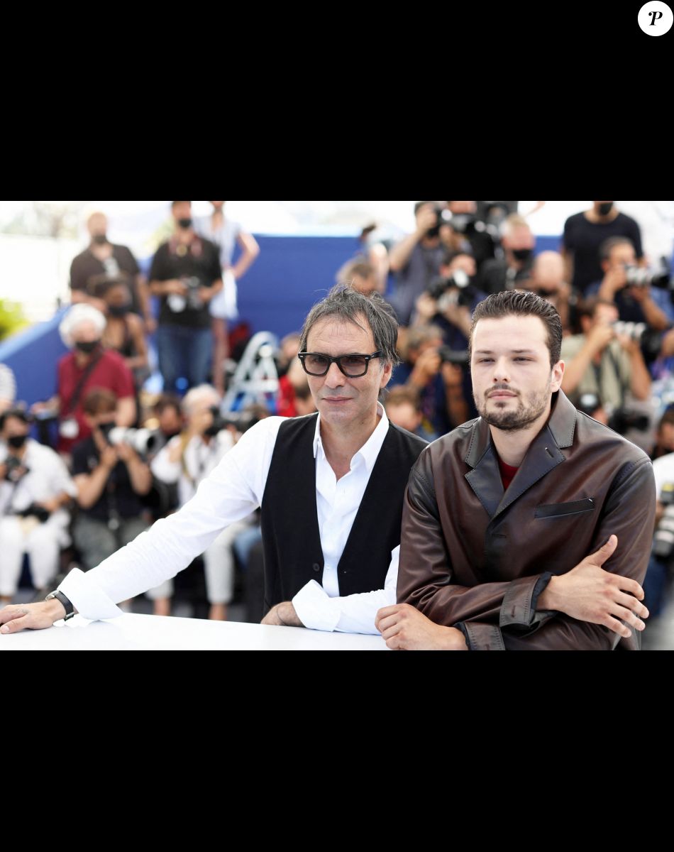 Samuel Benchetrit (réalisateur), Jules Benchetrit (fils de Samuel Benchetrit et Marie Trintignant) au photocall du film Cette musique ne joue pour personne (Cannes première) lors du 74ème festival international du film de Cannes le 10 juillet 2021 © Borde / Jacovides / Moreau / Bestimage