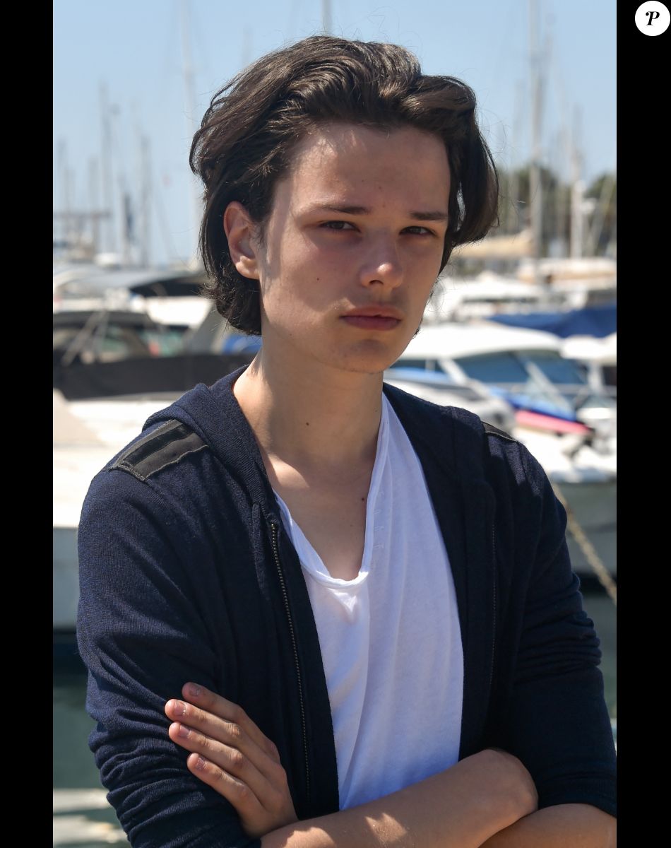 Jules Benchetrit (fils de Marie Trintignant et Samuel Benchetrit ) posant lors du 68 ème Festival International du Film de Cannes à Cannes le 18 mai 2015. Jules Benchetrit (Samuel Benchetrit and Marie Trintignant's son) pictured during the 68 th Cannes Film festival - Cannes on May 18, 2015.