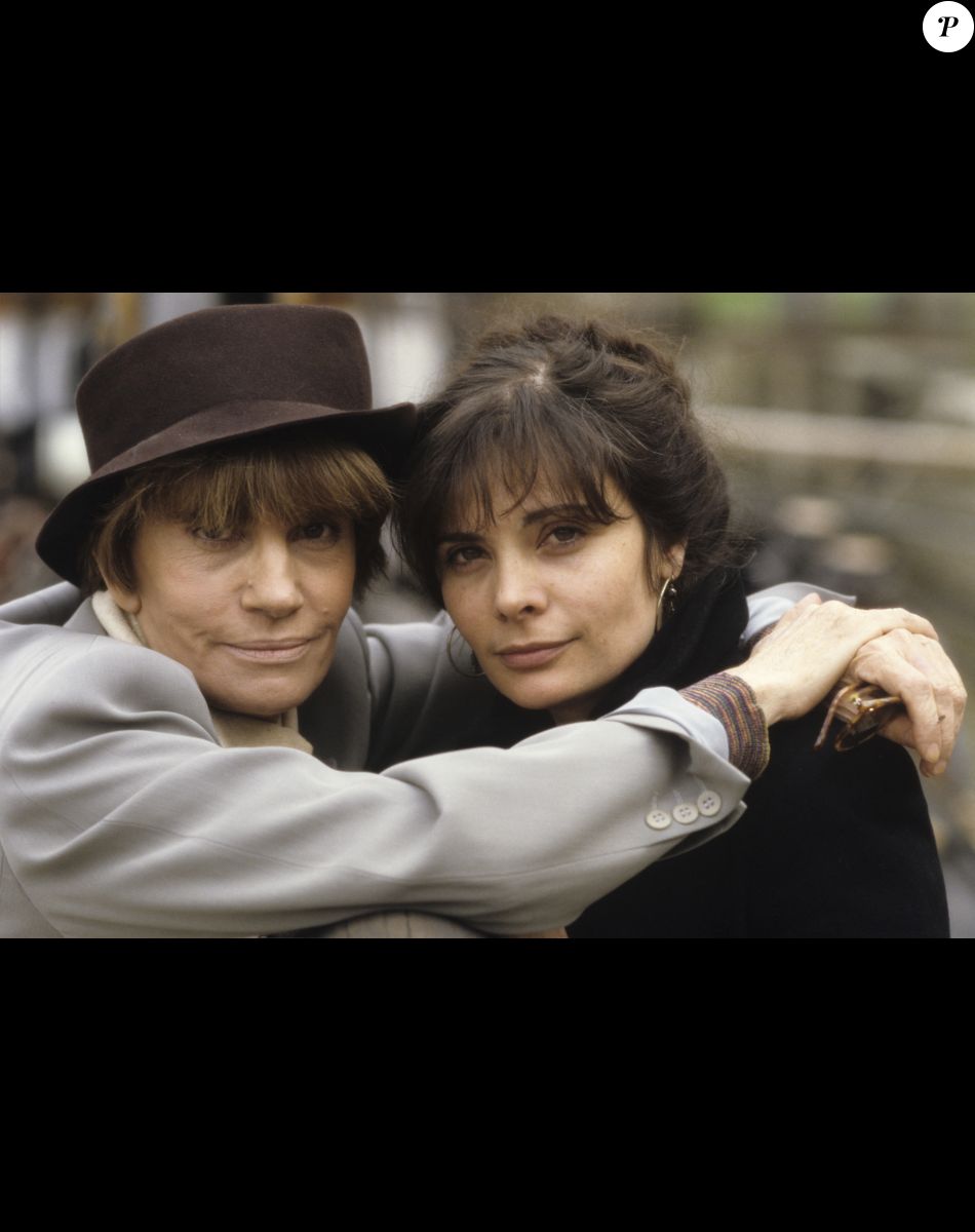 À Paris, Nadine Trintignant et sa fille Marie Trintignant le 15 avril 1994.
