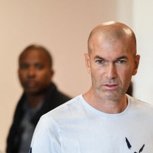 Zinedine Zidane lors de la lecture de la dictée ELA aux élèves de la 6ème F du collège Henri Barnier à Marseille le 18 octobre 2022.