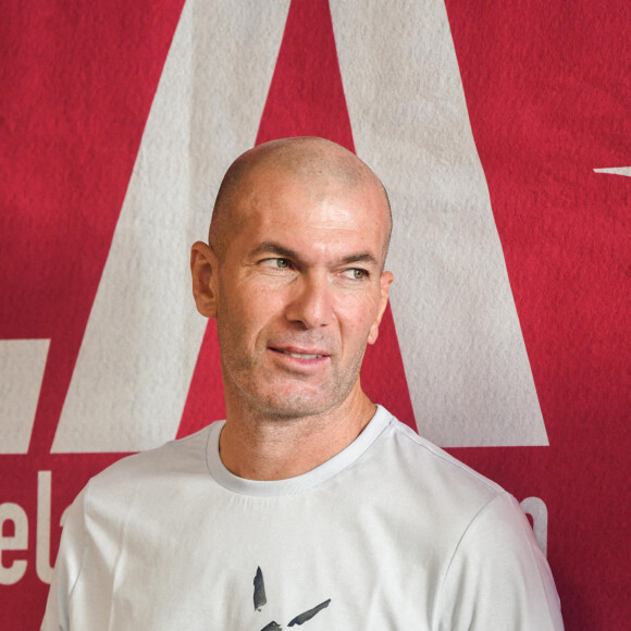 Zinedine Zidane lors de la lecture de la dictée ELA aux élèves de la 6ème F du collège Henri Barnier à Marseille le 18 octobre 2022.